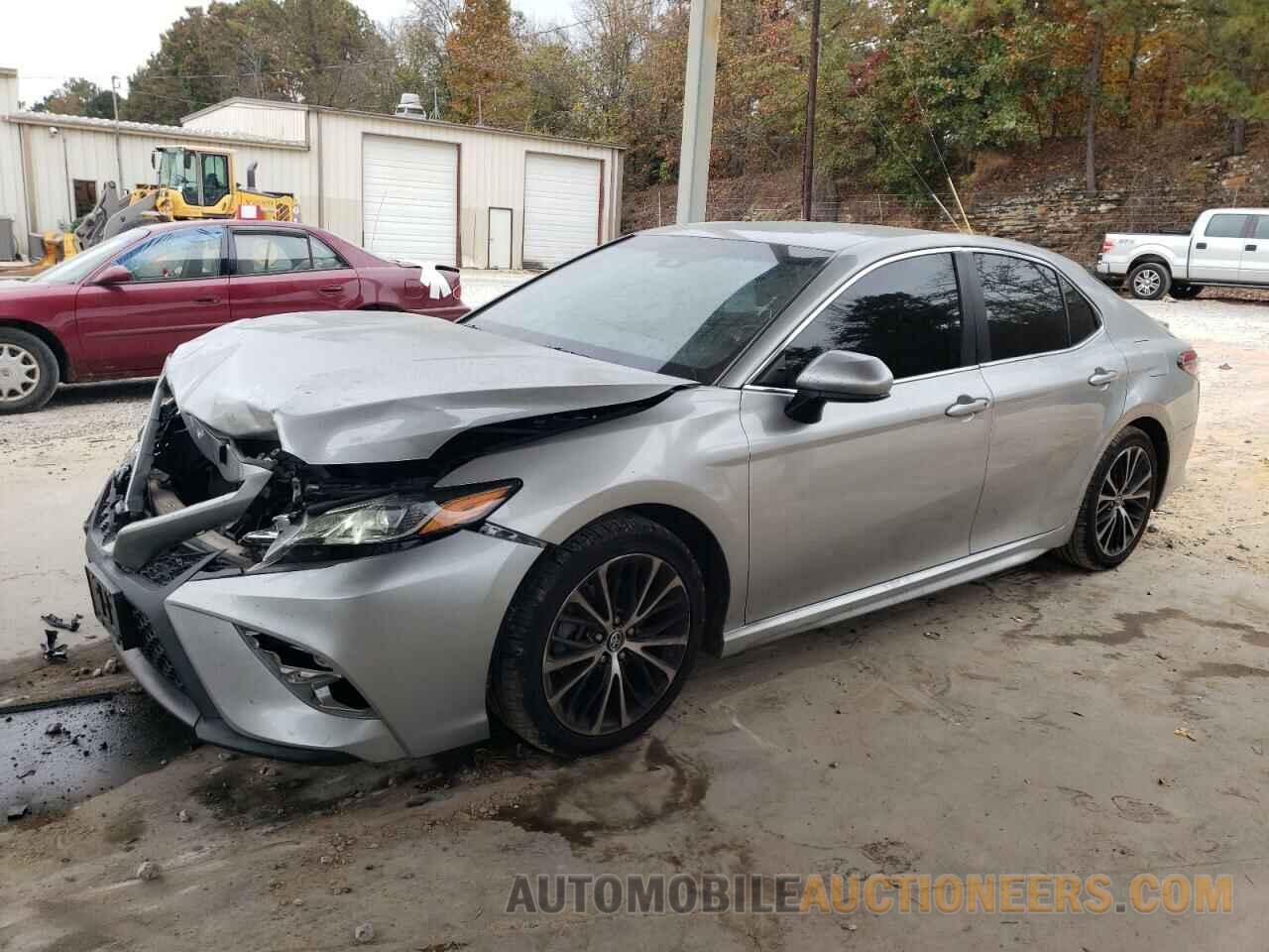 4T1B11HK0JU501364 TOYOTA CAMRY 2018