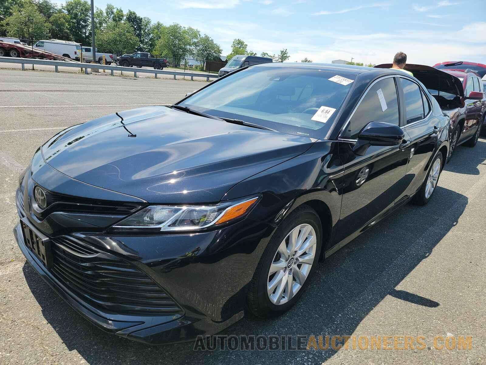 4T1B11HK0JU504751 Toyota Camry 2018