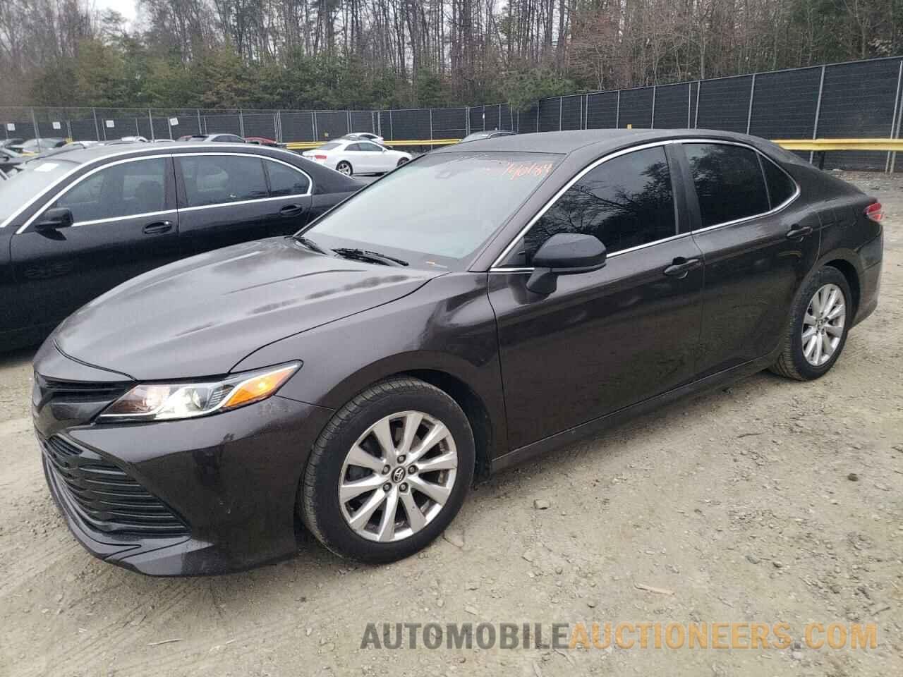 4T1B11HK0JU508475 TOYOTA CAMRY 2018