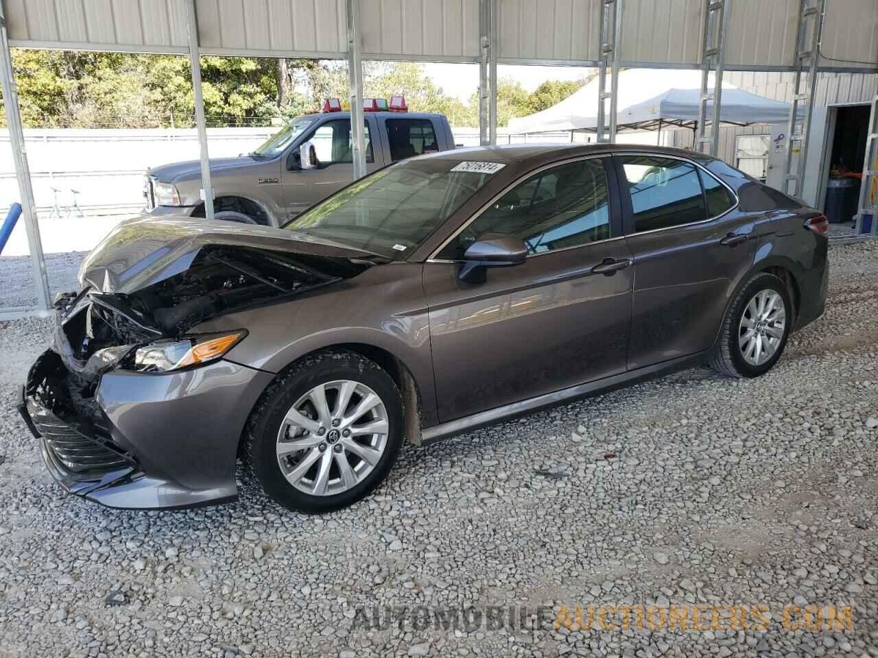 4T1B11HK0JU508721 TOYOTA CAMRY 2018