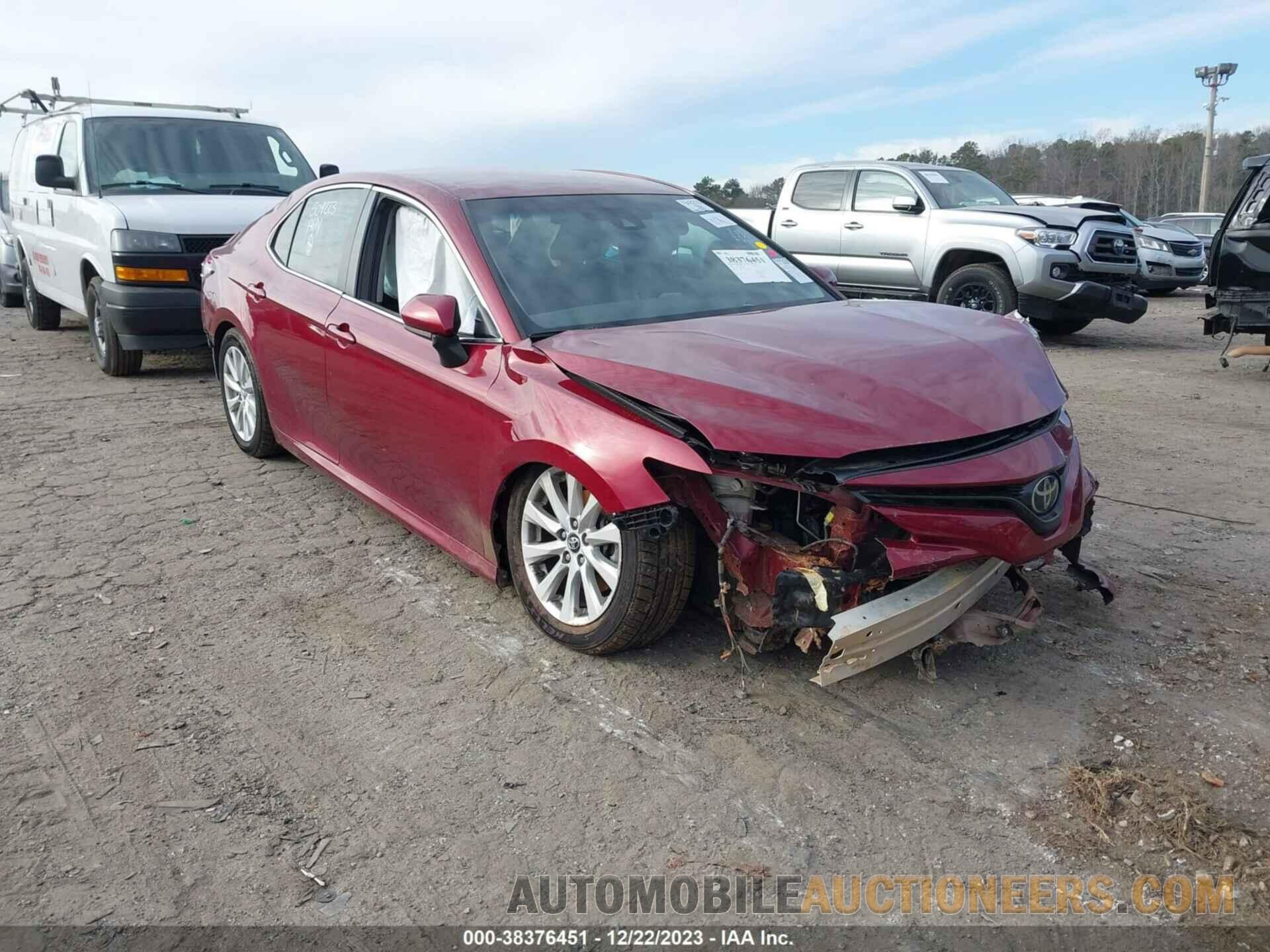 4T1B11HK0JU509223 TOYOTA CAMRY 2018