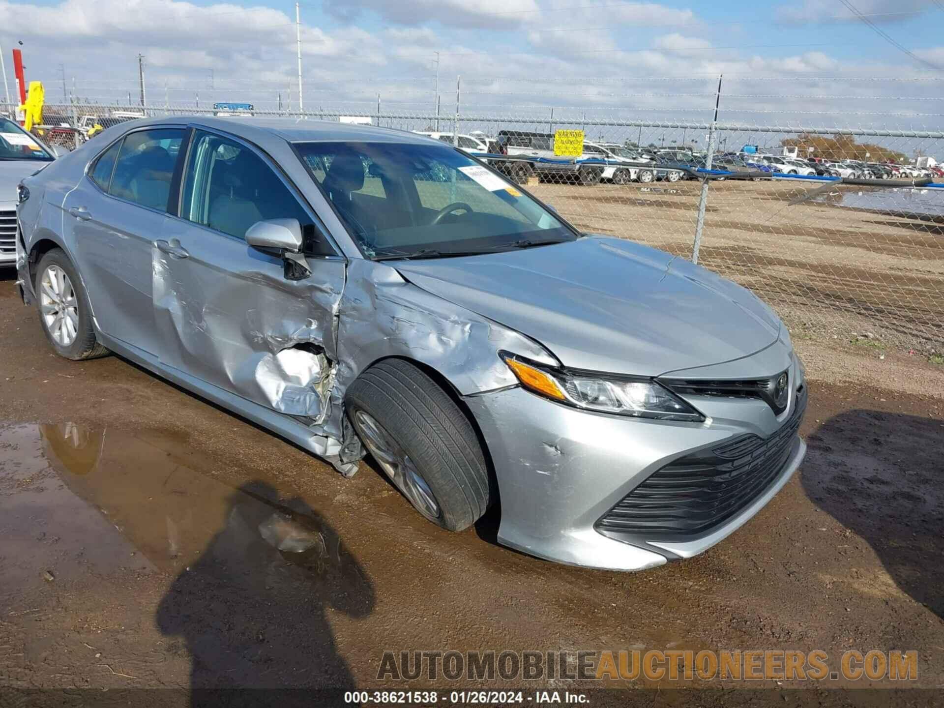 4T1B11HK0JU509755 TOYOTA CAMRY 2018