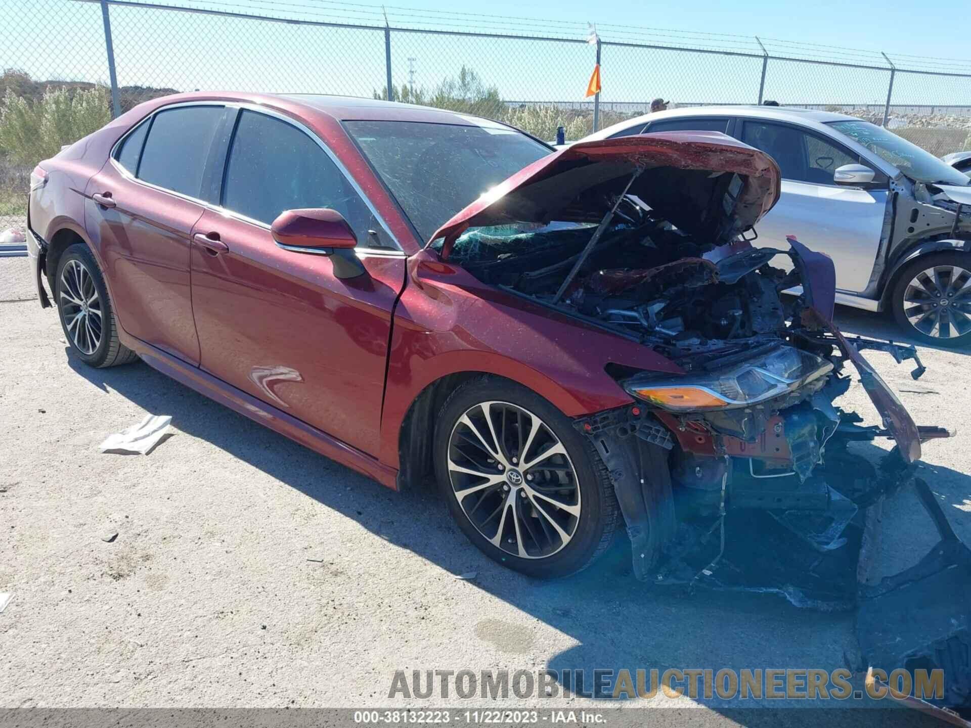 4T1B11HK0JU511389 TOYOTA CAMRY 2018