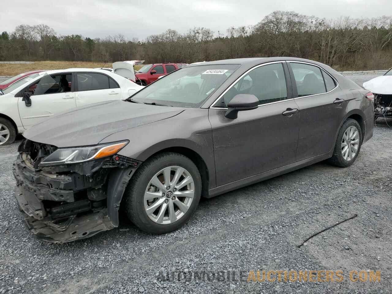 4T1B11HK0JU515040 TOYOTA CAMRY 2018