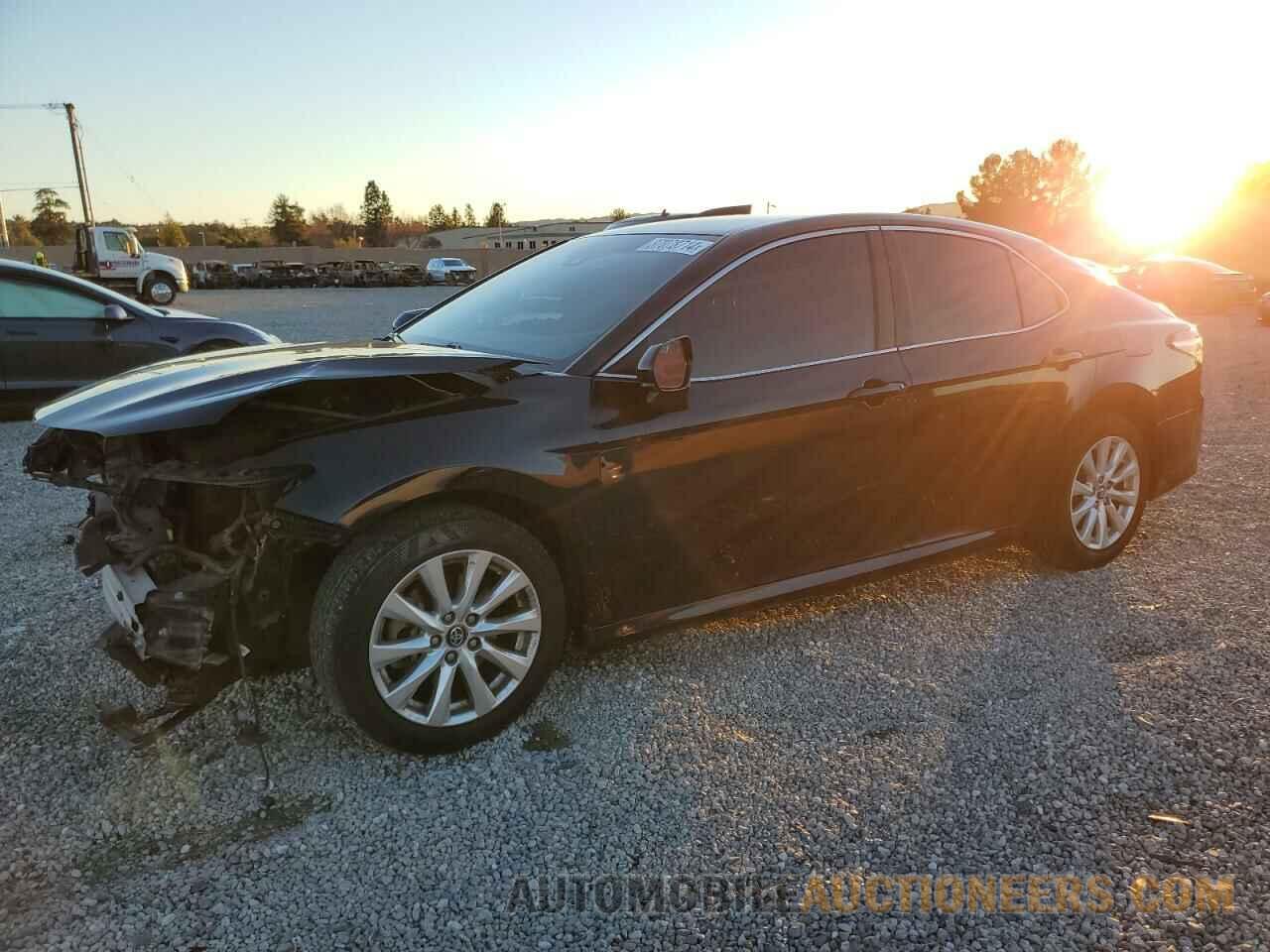 4T1B11HK0JU515068 TOYOTA CAMRY 2018