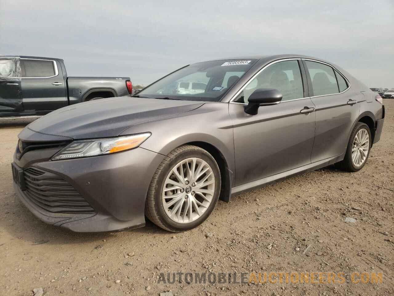 4T1B11HK0JU515717 TOYOTA CAMRY 2018