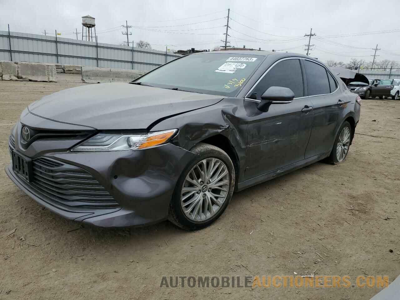 4T1B11HK0JU515880 TOYOTA CAMRY 2018