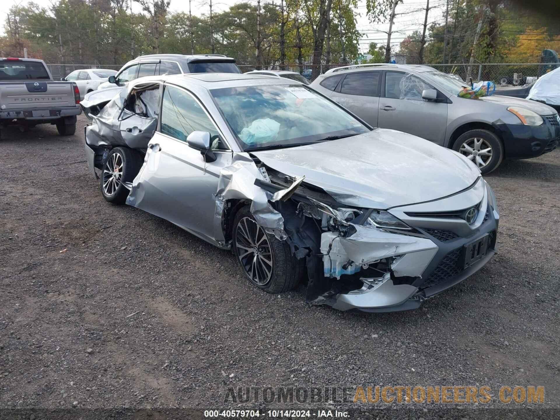 4T1B11HK0JU517564 TOYOTA CAMRY 2018