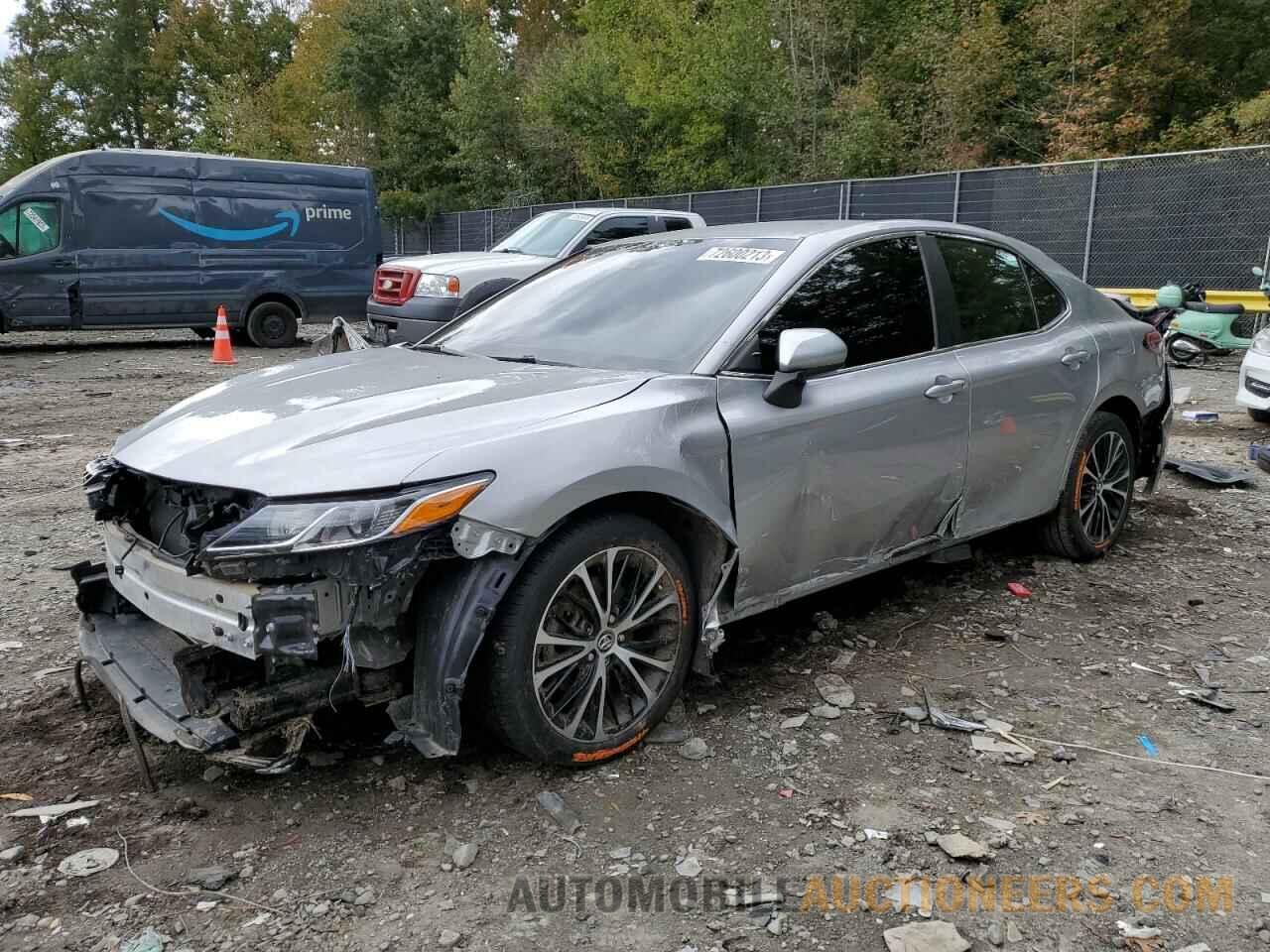 4T1B11HK0JU517628 TOYOTA CAMRY 2018