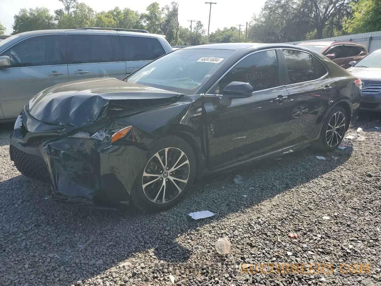 4T1B11HK0JU517824 TOYOTA CAMRY 2018