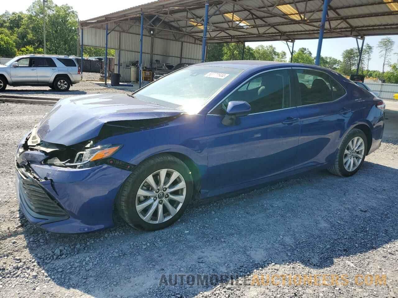 4T1B11HK0JU519640 TOYOTA CAMRY 2018