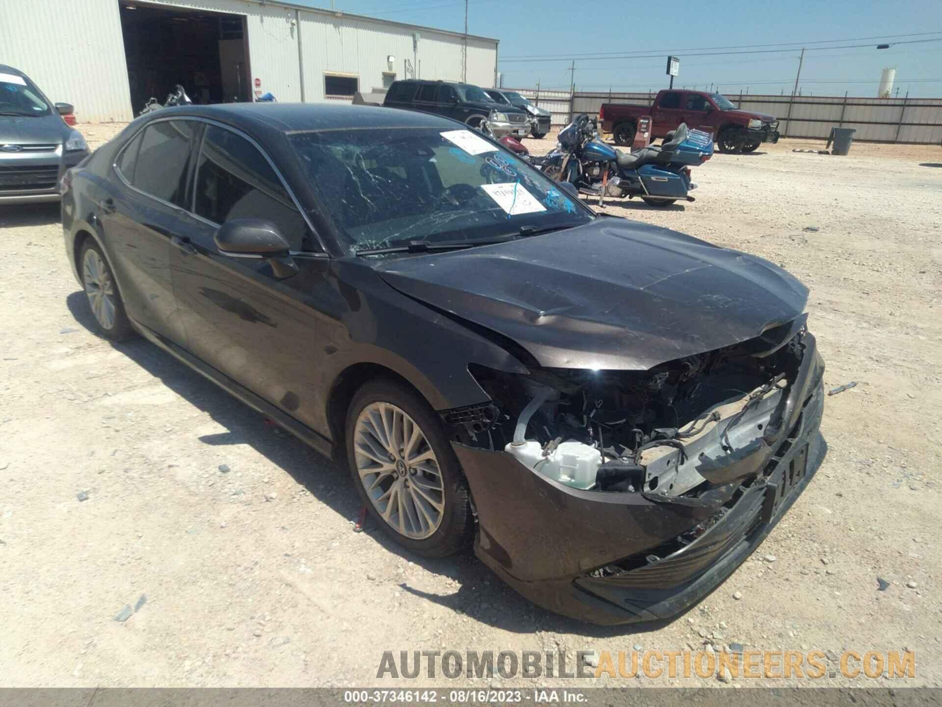 4T1B11HK0JU520450 TOYOTA CAMRY 2018