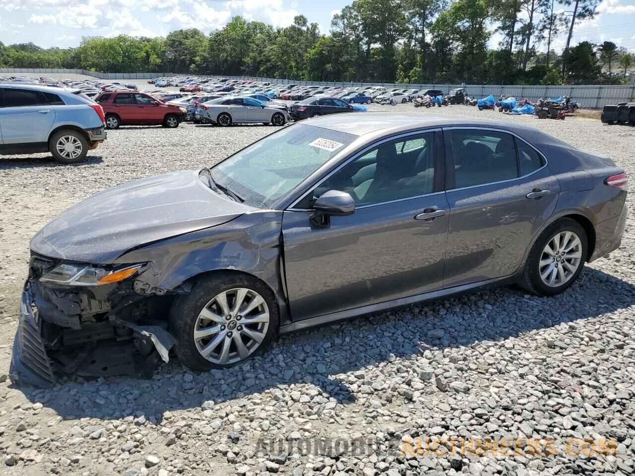 4T1B11HK0JU520528 TOYOTA CAMRY 2018