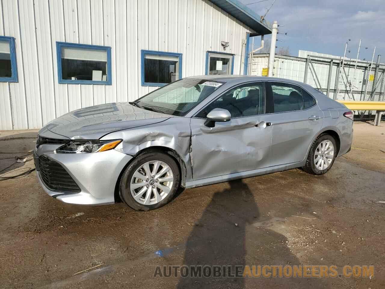 4T1B11HK0JU521498 TOYOTA CAMRY 2018