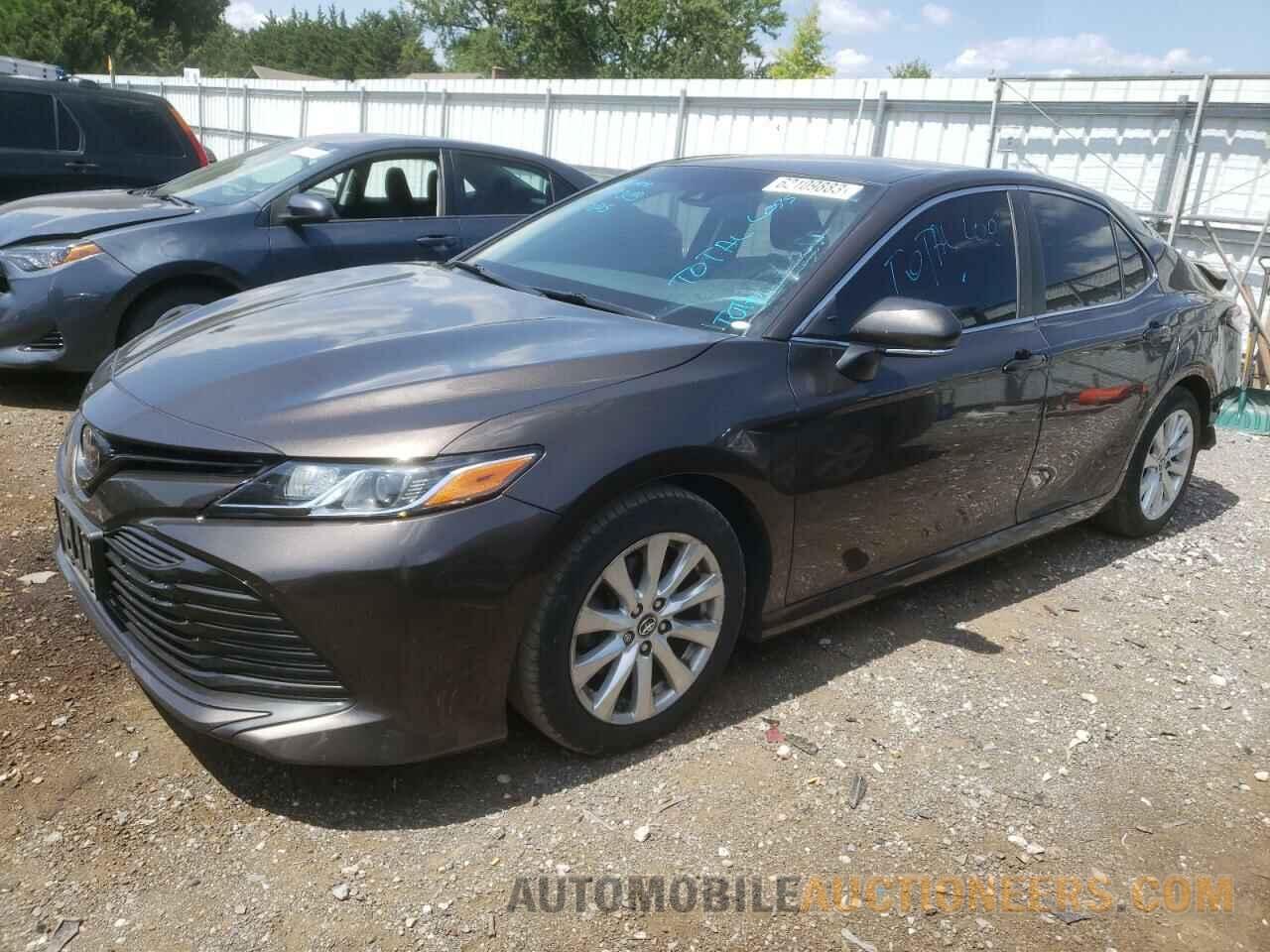 4T1B11HK0JU521842 TOYOTA CAMRY 2018