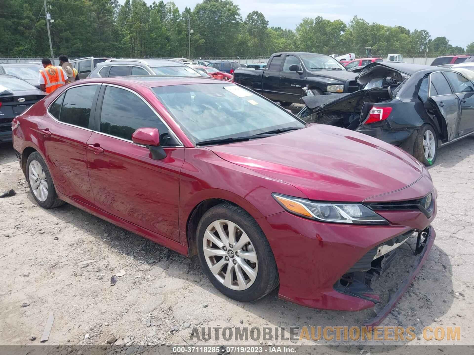 4T1B11HK0JU525437 TOYOTA CAMRY 2018