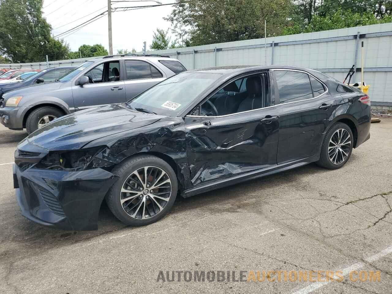 4T1B11HK0JU525843 TOYOTA CAMRY 2018