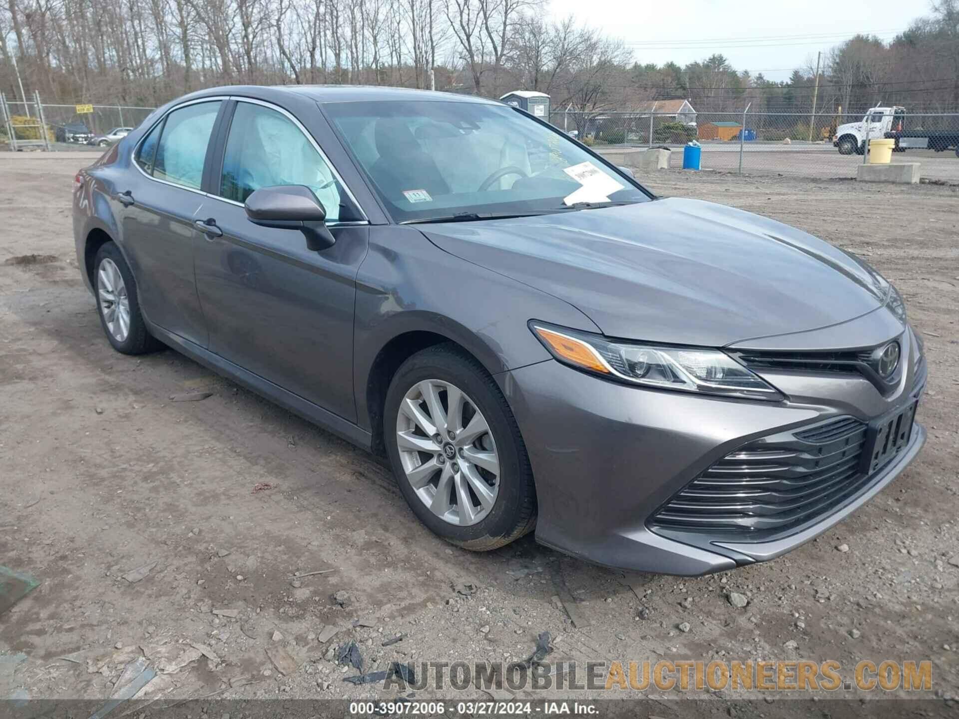 4T1B11HK0JU526216 TOYOTA CAMRY 2018