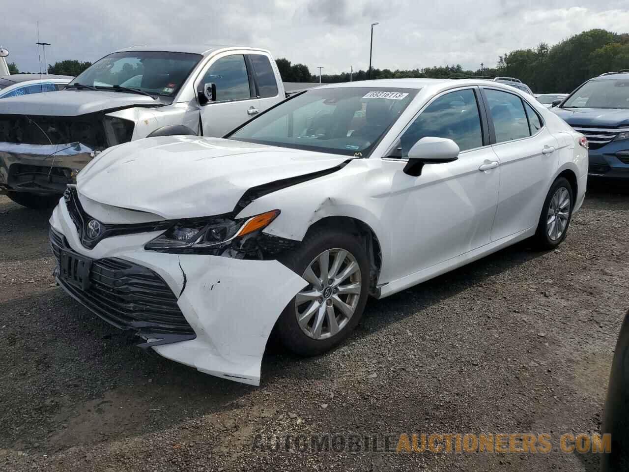 4T1B11HK0JU527673 TOYOTA CAMRY 2018