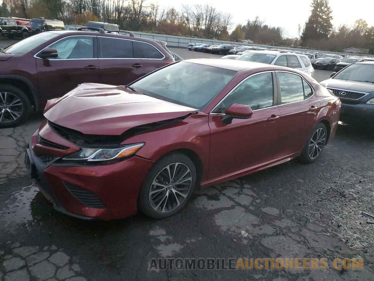 4T1B11HK0JU530864 TOYOTA CAMRY 2018