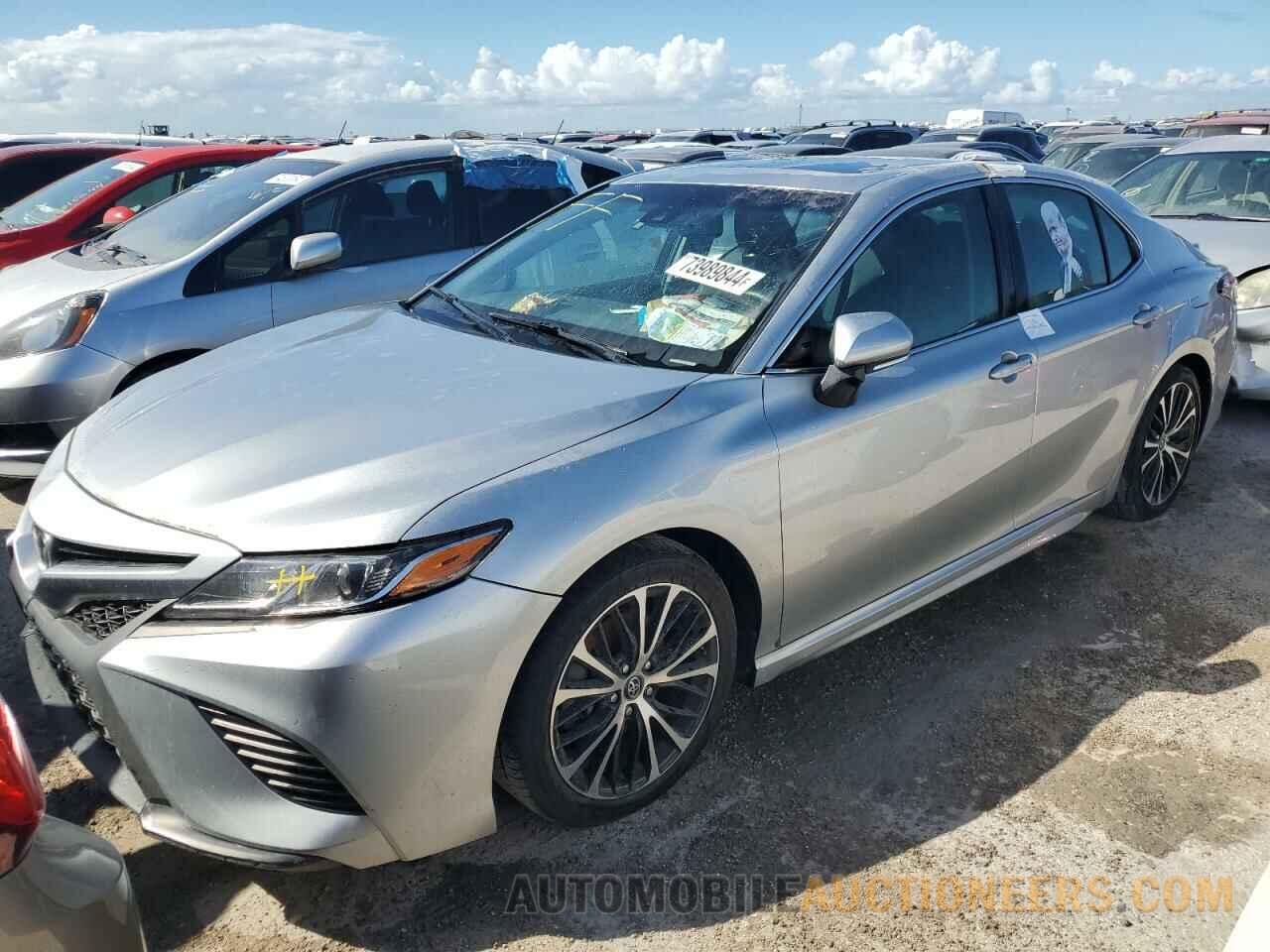 4T1B11HK0JU537328 TOYOTA CAMRY 2018