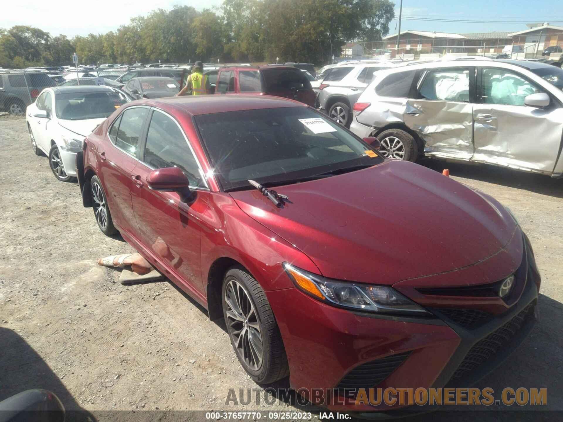 4T1B11HK0JU538480 TOYOTA CAMRY 2018