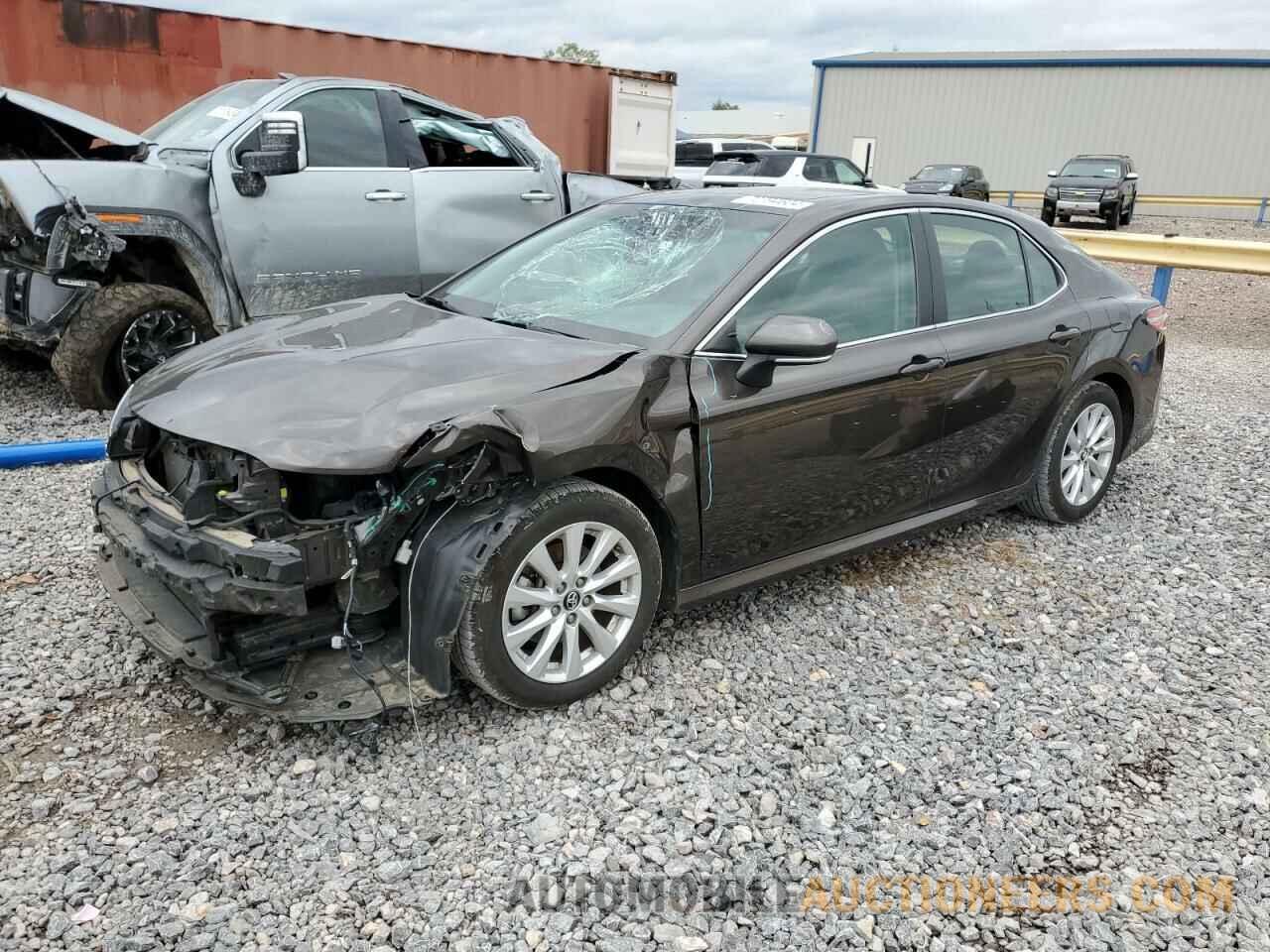 4T1B11HK0JU542156 TOYOTA CAMRY 2018