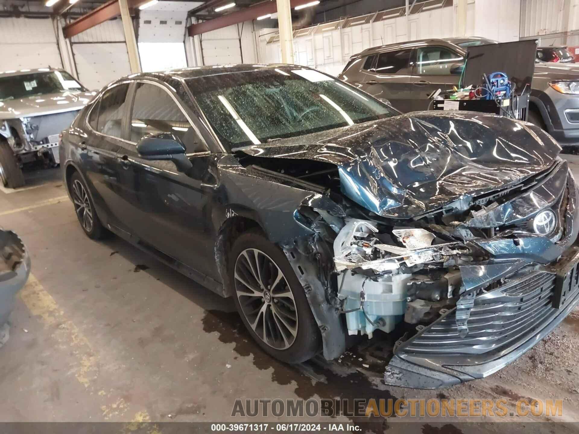 4T1B11HK0JU544053 TOYOTA CAMRY 2018