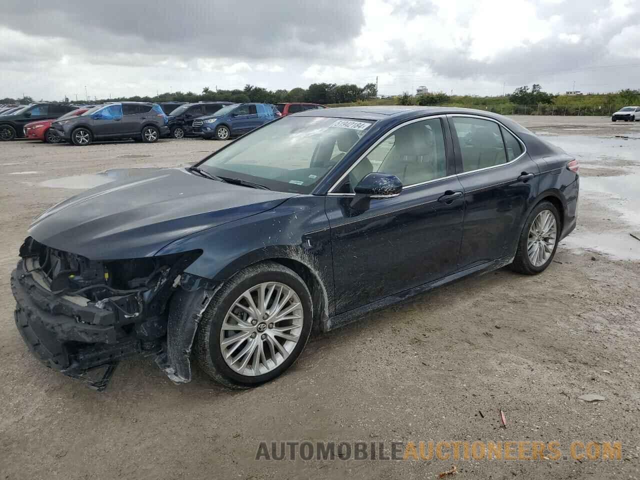 4T1B11HK0JU544117 TOYOTA CAMRY 2018