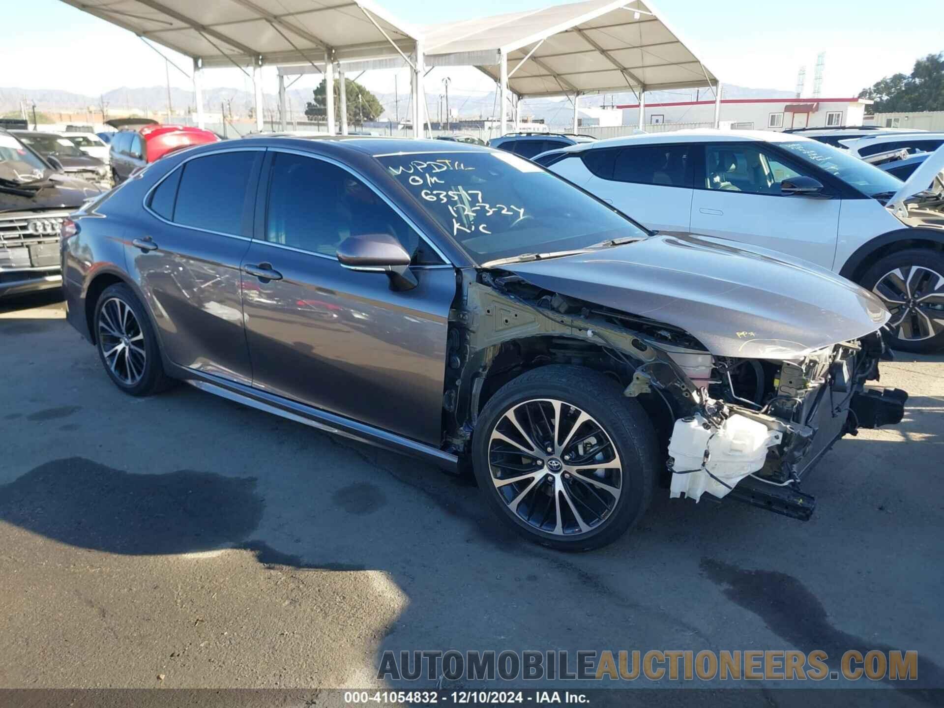 4T1B11HK0JU546451 TOYOTA CAMRY 2018