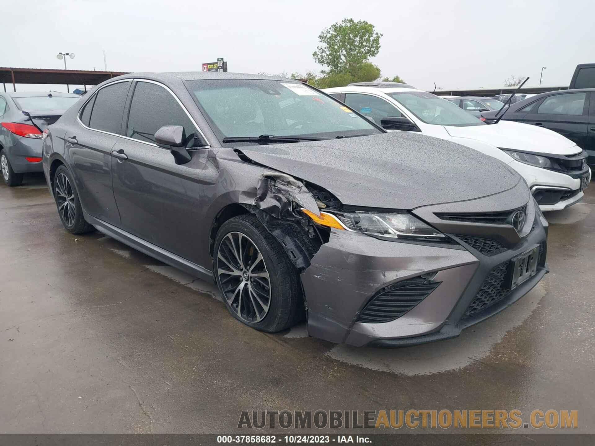 4T1B11HK0JU546952 TOYOTA CAMRY 2018