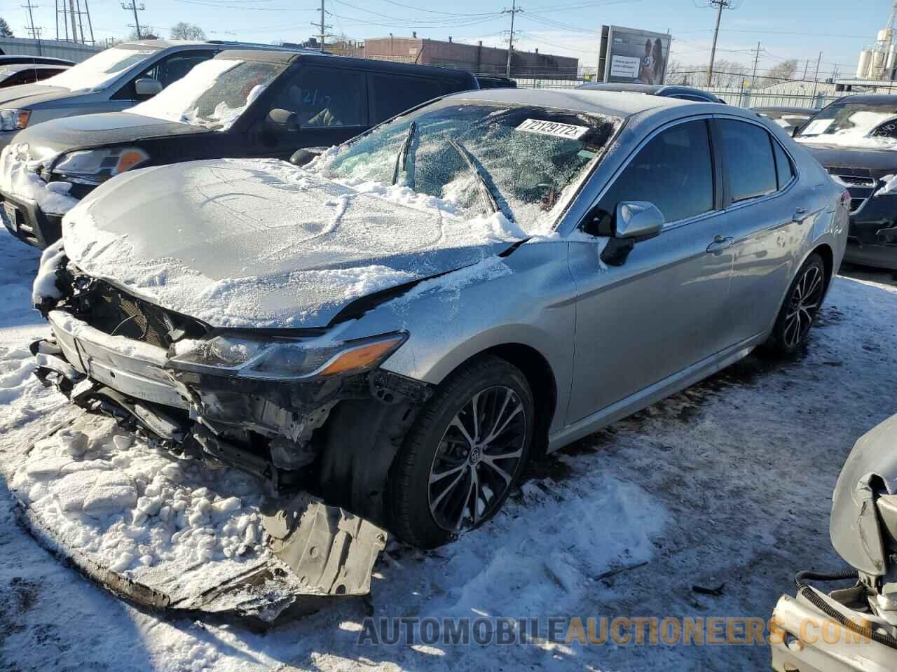 4T1B11HK0JU547325 TOYOTA CAMRY 2018