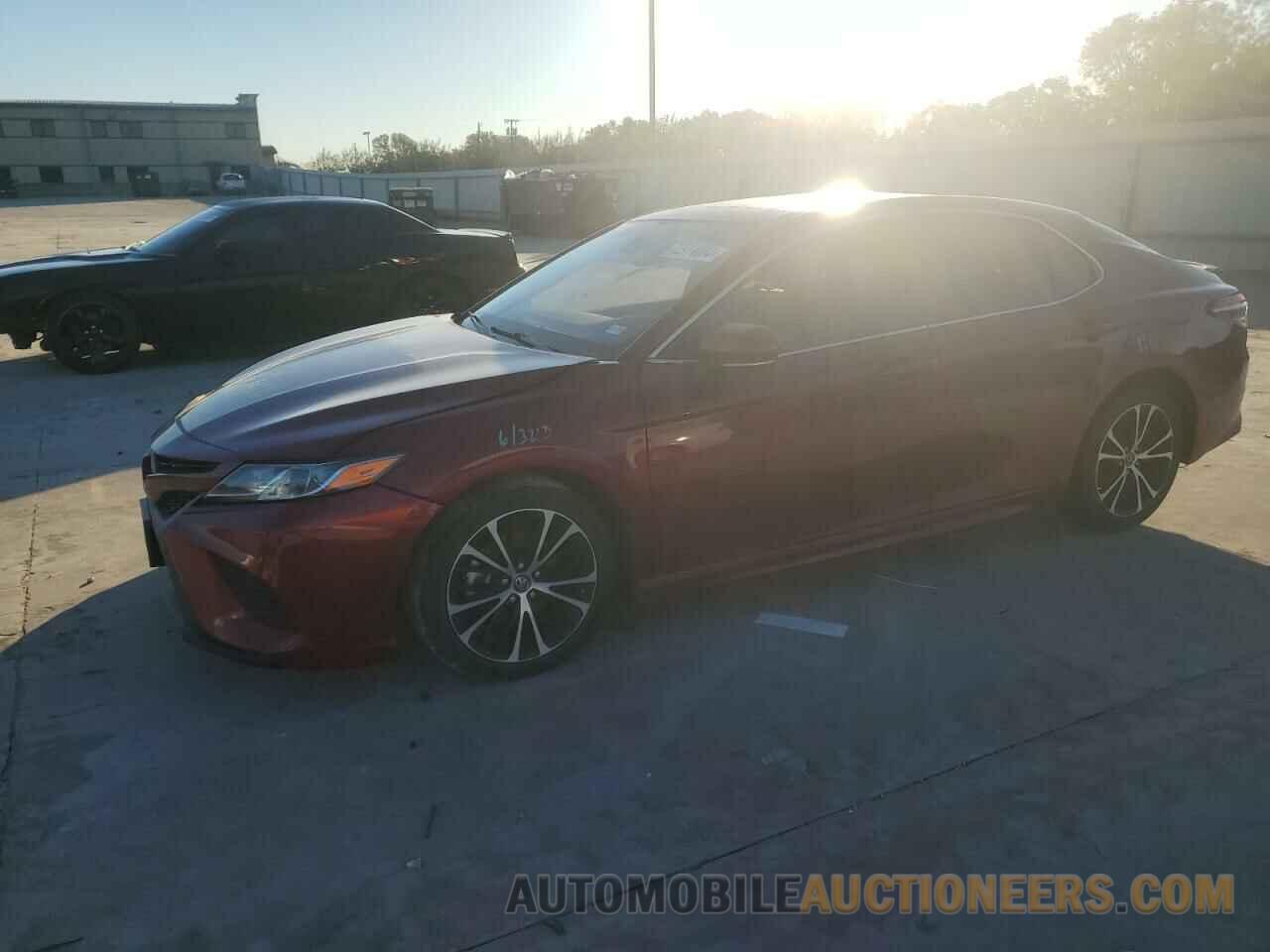 4T1B11HK0JU548717 TOYOTA CAMRY 2018