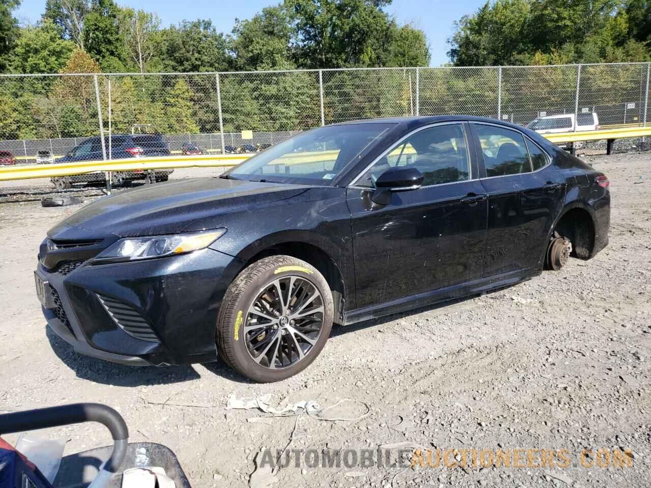 4T1B11HK0JU551374 TOYOTA CAMRY 2018