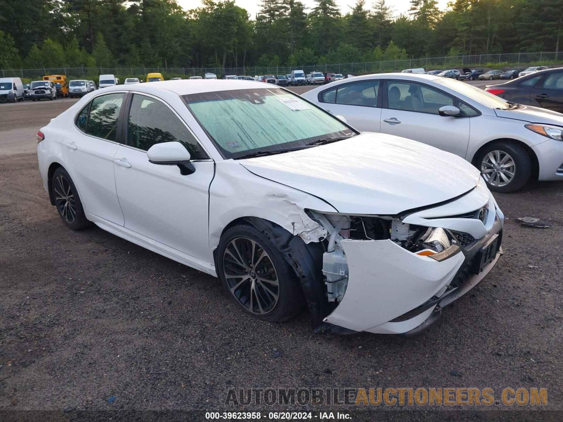 4T1B11HK0JU551827 TOYOTA CAMRY 2018