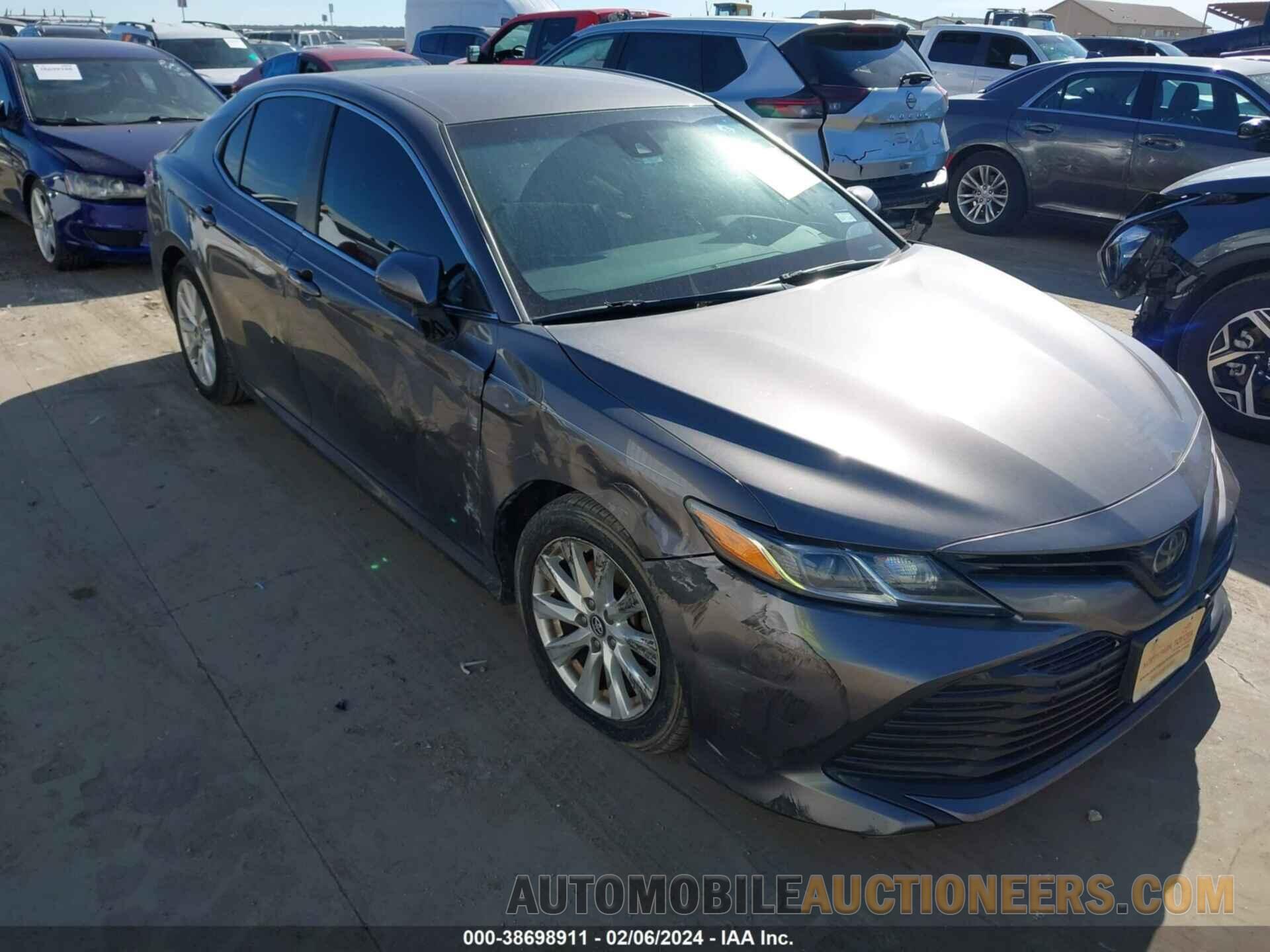 4T1B11HK0JU552623 TOYOTA CAMRY 2018