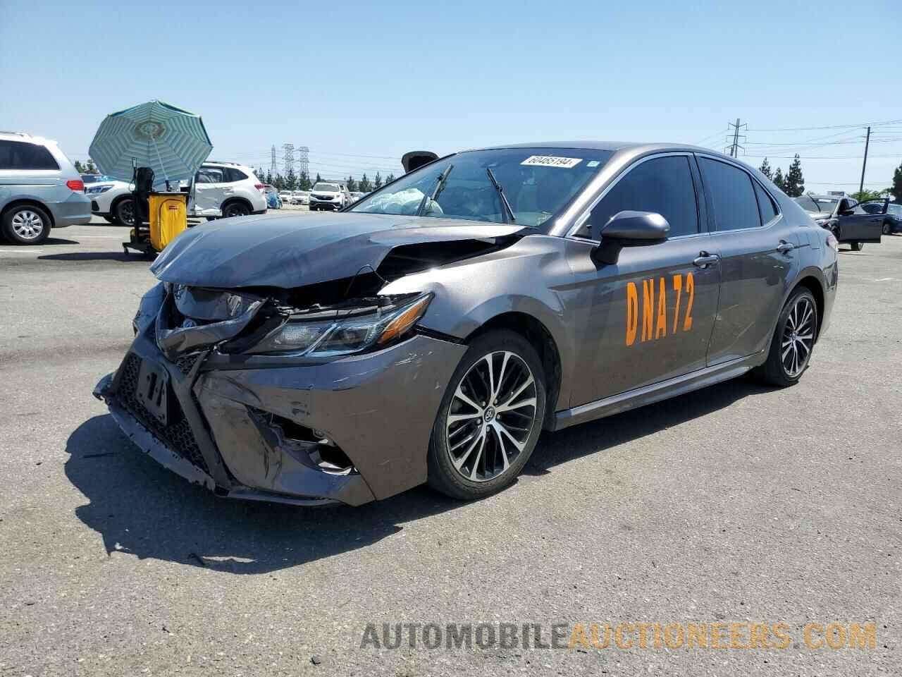 4T1B11HK0JU555697 TOYOTA CAMRY 2018