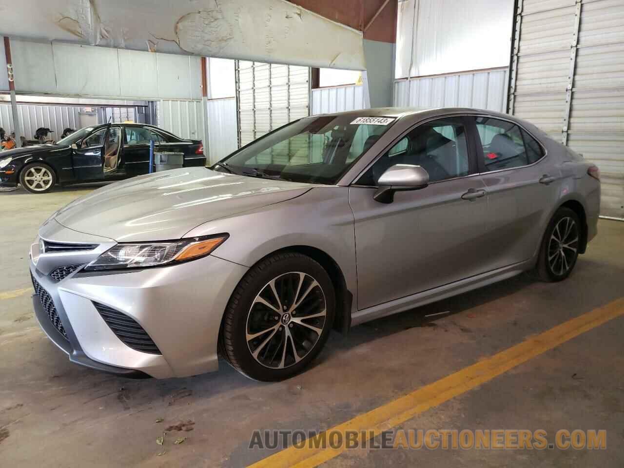 4T1B11HK0JU558308 TOYOTA CAMRY 2018