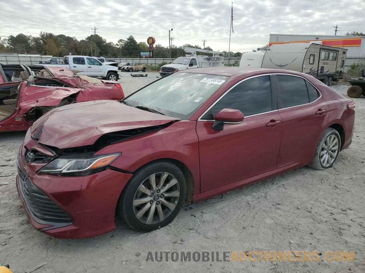 4T1B11HK0JU558793 TOYOTA CAMRY 2018