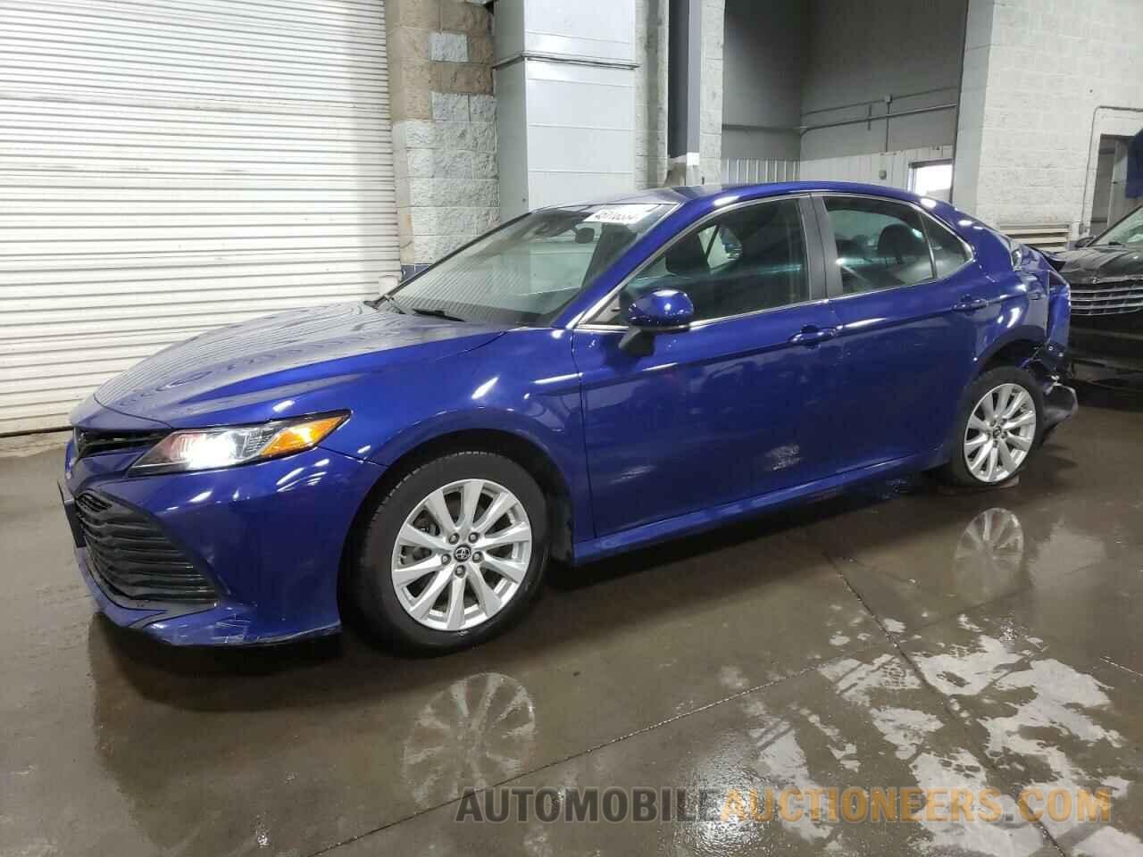 4T1B11HK0JU561905 TOYOTA CAMRY 2018