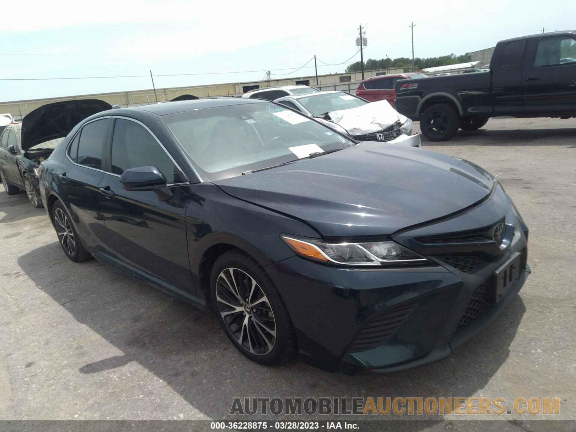 4T1B11HK0JU563167 TOYOTA CAMRY 2018