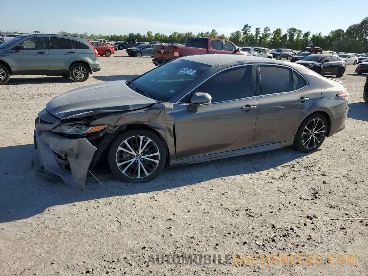 4T1B11HK0JU563234 TOYOTA CAMRY 2018