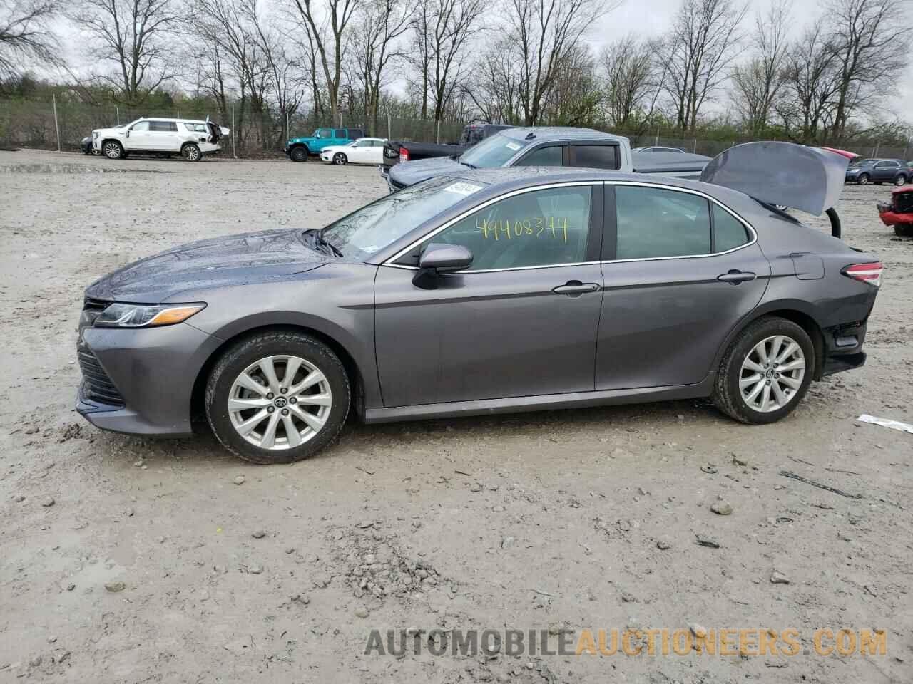 4T1B11HK0JU564156 TOYOTA CAMRY 2018