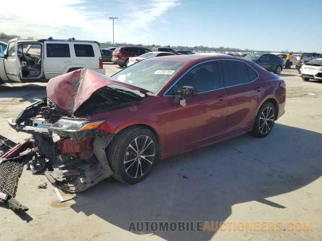 4T1B11HK0JU565002 TOYOTA CAMRY 2018