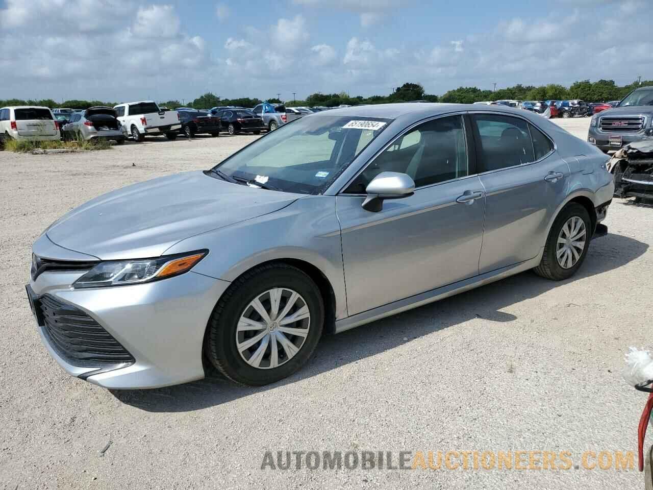 4T1B11HK0JU565081 TOYOTA CAMRY 2018