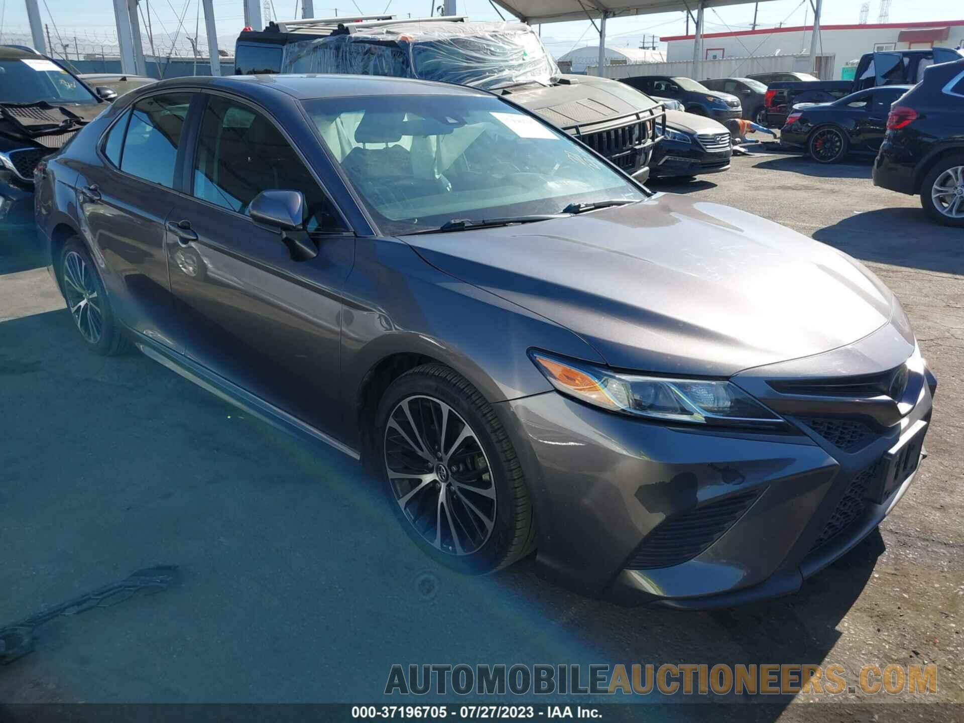 4T1B11HK0JU565159 TOYOTA CAMRY 2018