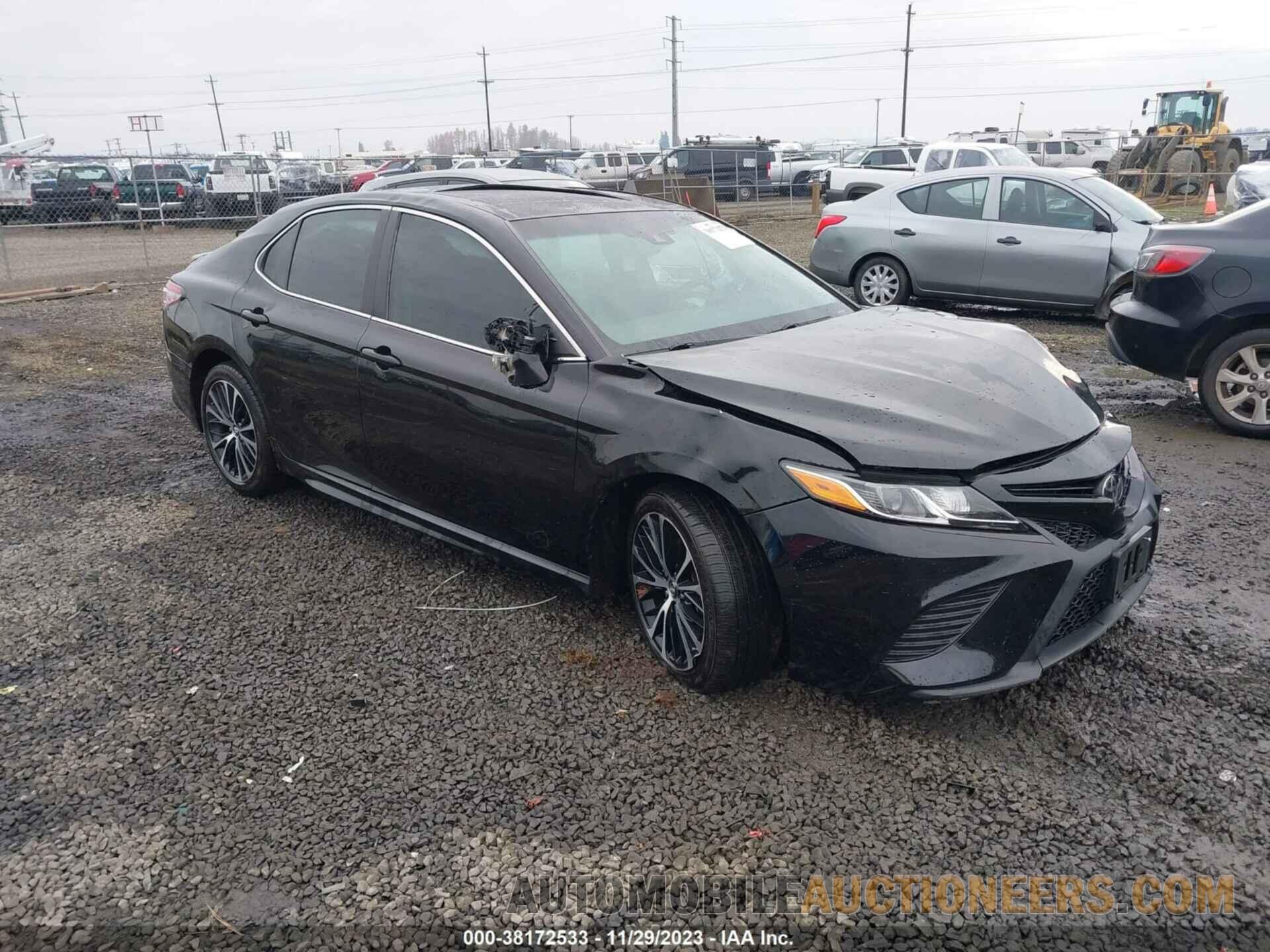 4T1B11HK0JU565422 TOYOTA CAMRY 2018