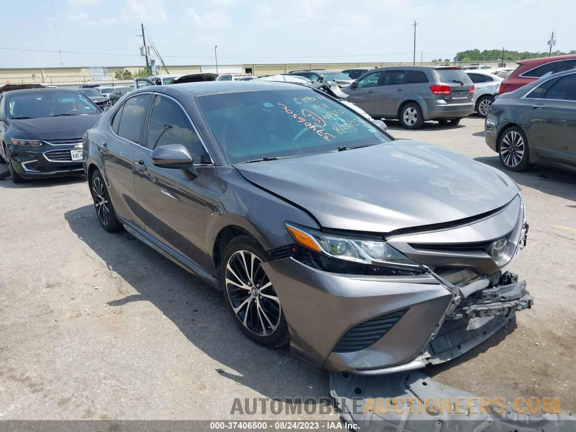 4T1B11HK0JU566571 TOYOTA CAMRY 2018