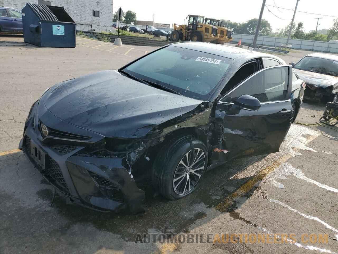 4T1B11HK0JU567042 TOYOTA CAMRY 2018