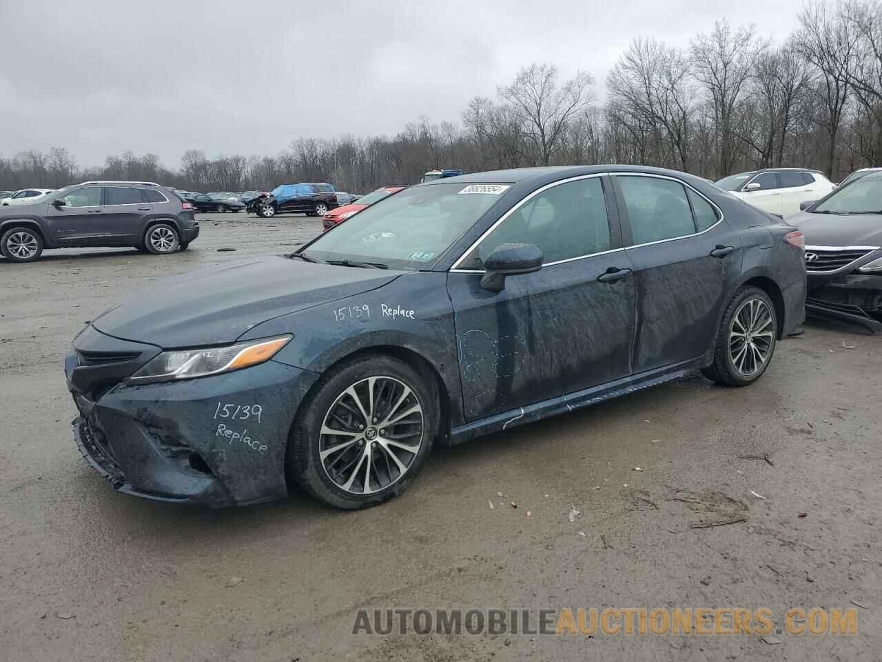 4T1B11HK0JU570300 TOYOTA CAMRY 2018